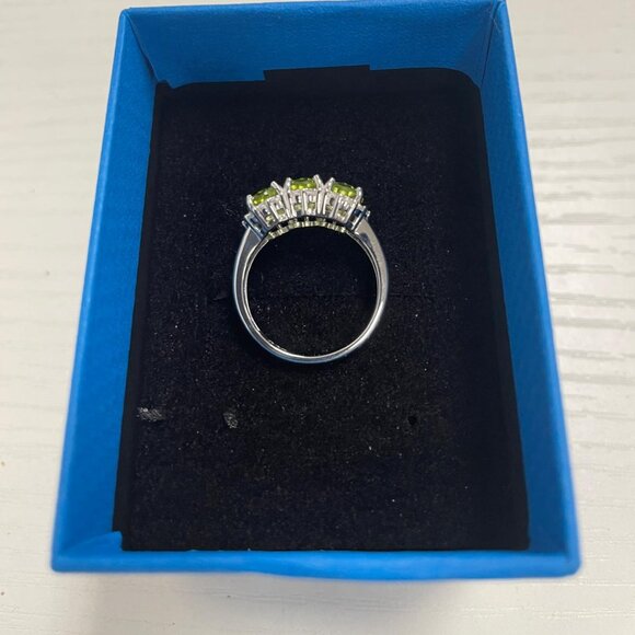 NIB - JTV STK173 Green Peridot Rhodium Over Sterling Silver Ring 2.49ctw - Sz 6 - Picture 7 of 9